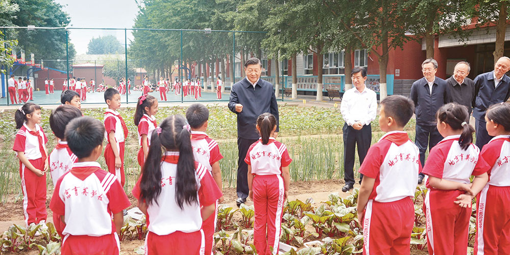 習近平：培養(yǎng)德智體美勞全面發(fā)展的社會主義建設(shè)者和接班人
